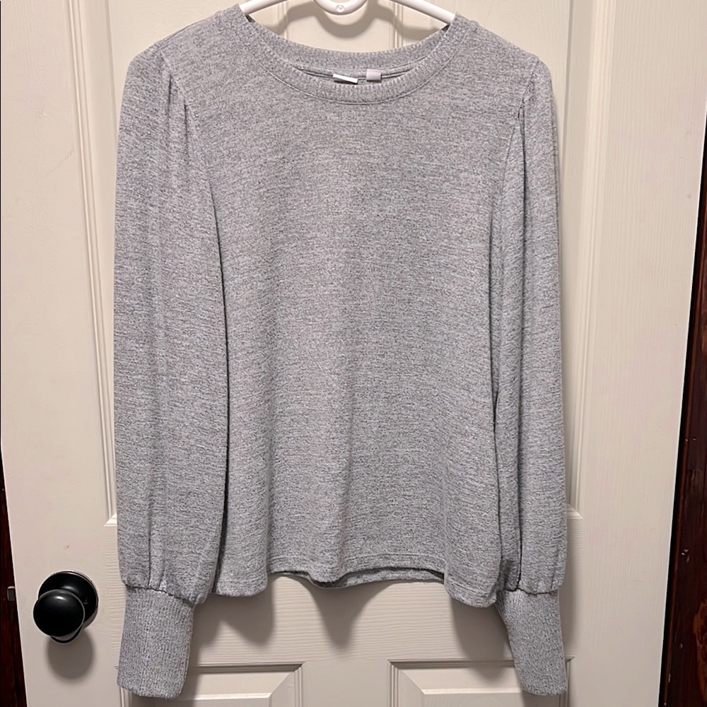 GAP heathered gray long sleeved top